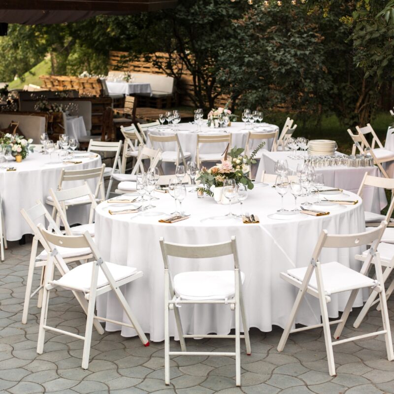 Ümmargune valge laudlina erinevad suurused müük ja rent