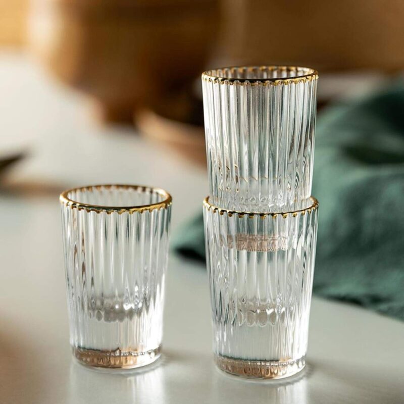 Kuldse servaga klaas 2