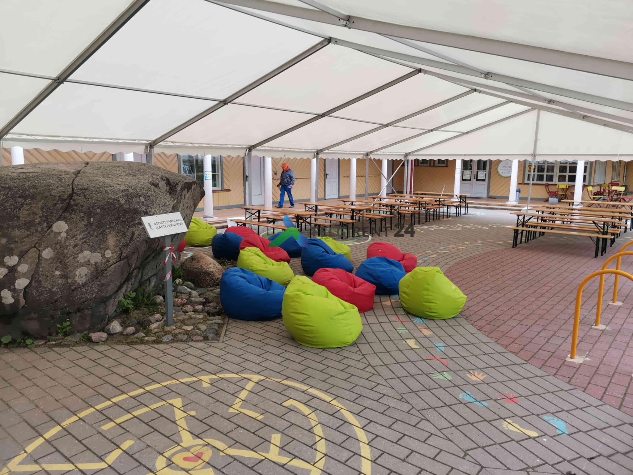 kotttoolid eri värvi kott-toolid rendiks