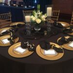 must ümmargune laudlina